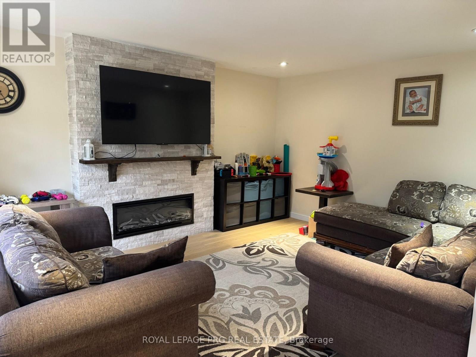 1074 Goodson Crescent, Oakville, Ontario  L6H 4A6 - Photo 4 - W12509696