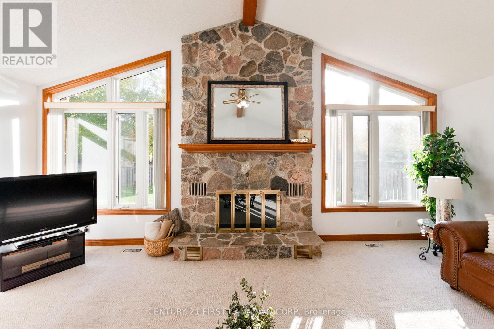 Photo 16 of 50 for 47 Carriage Hill Crescent