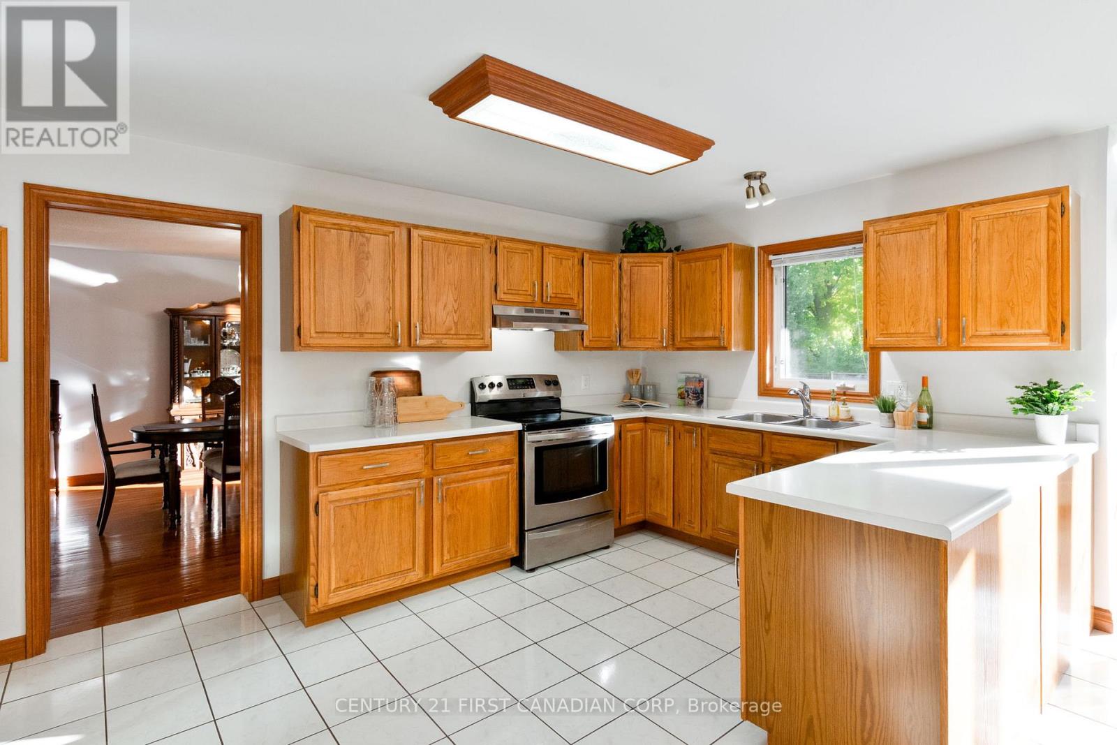 Photo 17 of 50 for 47 Carriage Hill Crescent