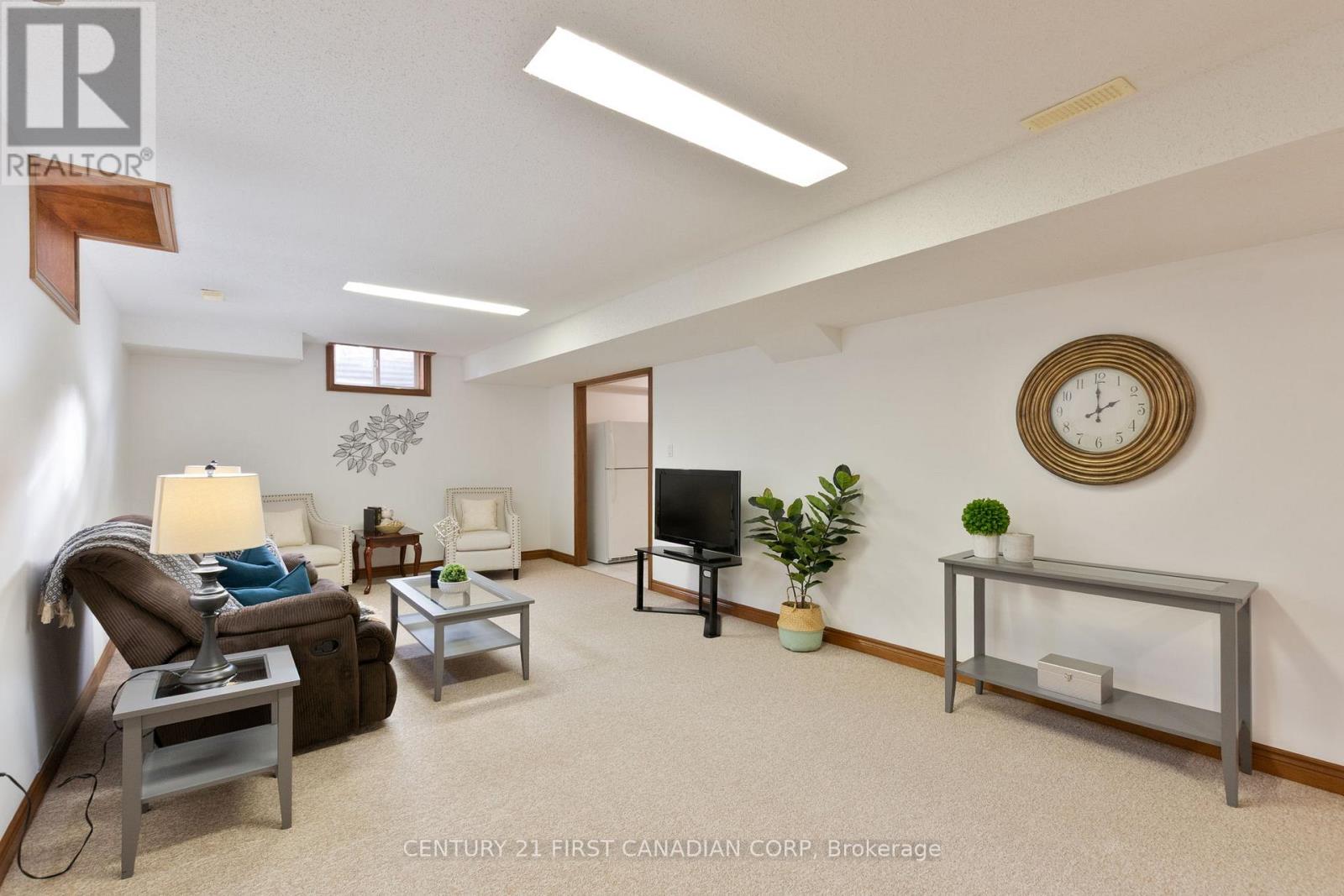 Photo 22 of 50 for 47 Carriage Hill Crescent