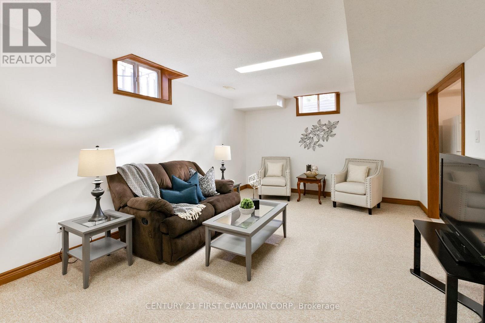 Photo 23 of 50 for 47 Carriage Hill Crescent