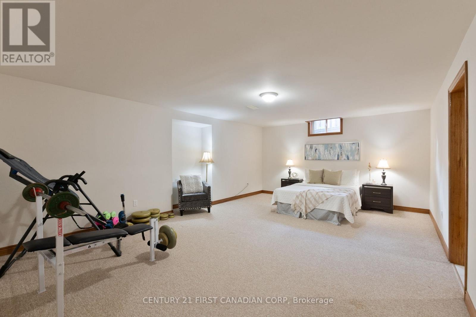 Photo 25 of 50 for 47 Carriage Hill Crescent