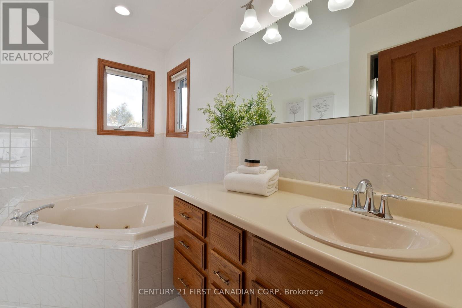 Photo 38 of 50 for 47 Carriage Hill Crescent