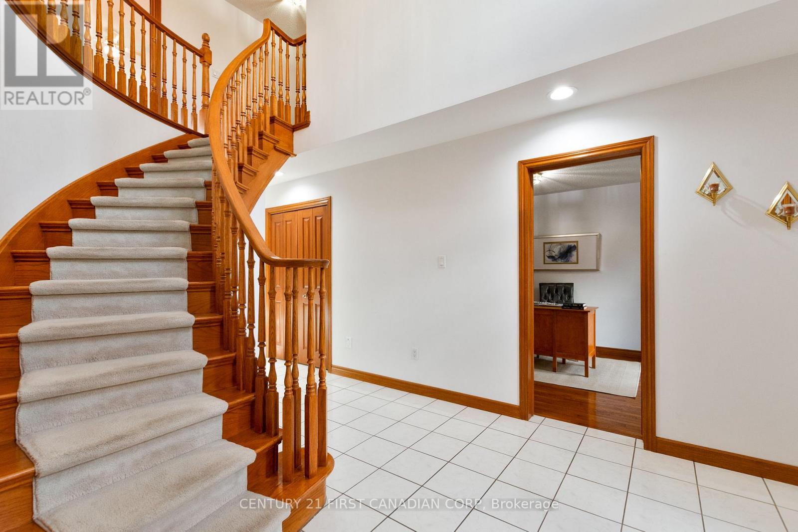 Photo 4 of 50 for 47 Carriage Hill Crescent