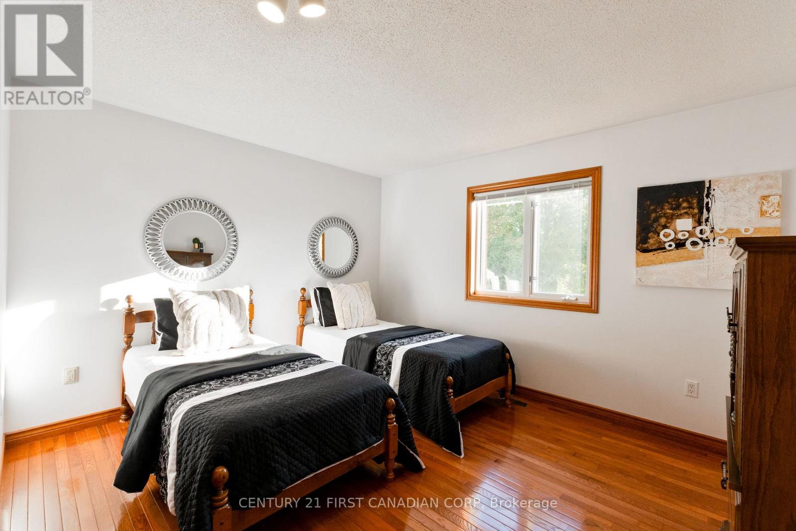 Photo 46 of 50 for 47 Carriage Hill Crescent