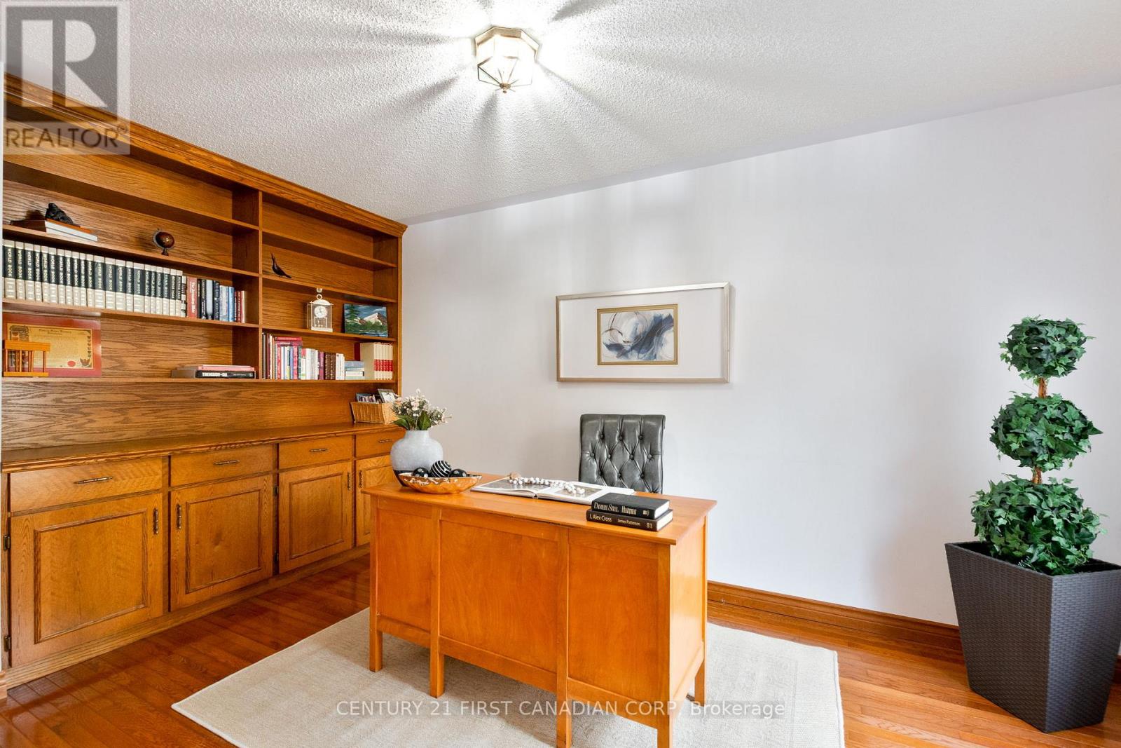 Photo 5 of 50 for 47 Carriage Hill Crescent