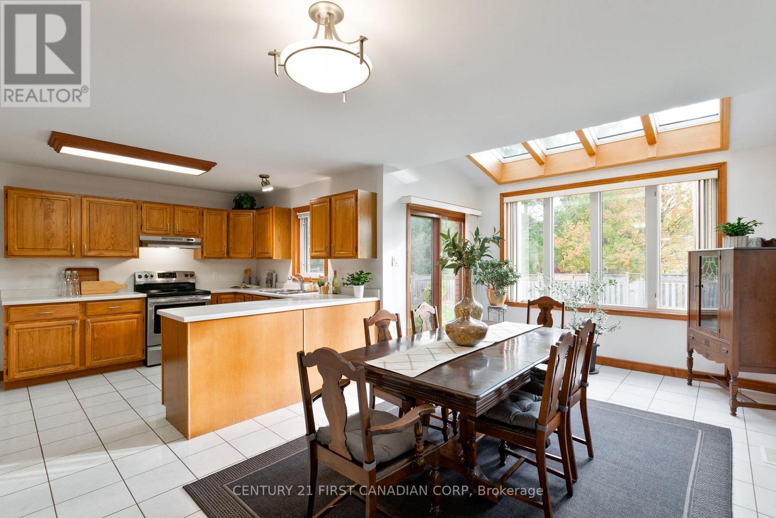 47 Carriage Hill Crescent, London North, Ontario N5X 3W8 - Photo 13 - X12522720