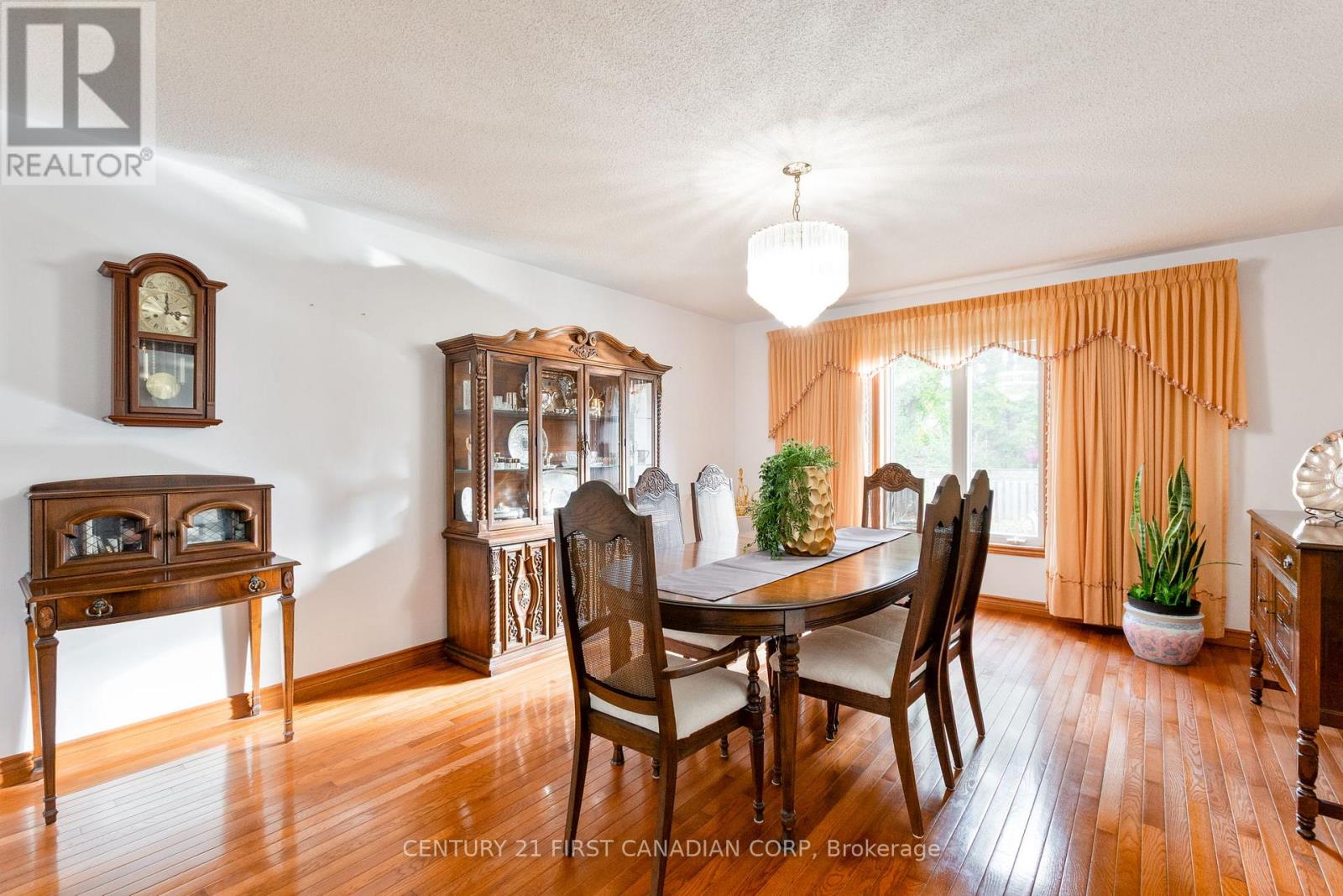 47 Carriage Hill Crescent, London North, Ontario N5X 3W8 - Photo 8 - X12522720