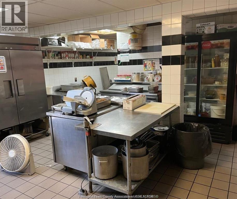 4715 Tecumseh Road, Windsor, Ontario N8R 1A1 - Photo 10 - 25028361