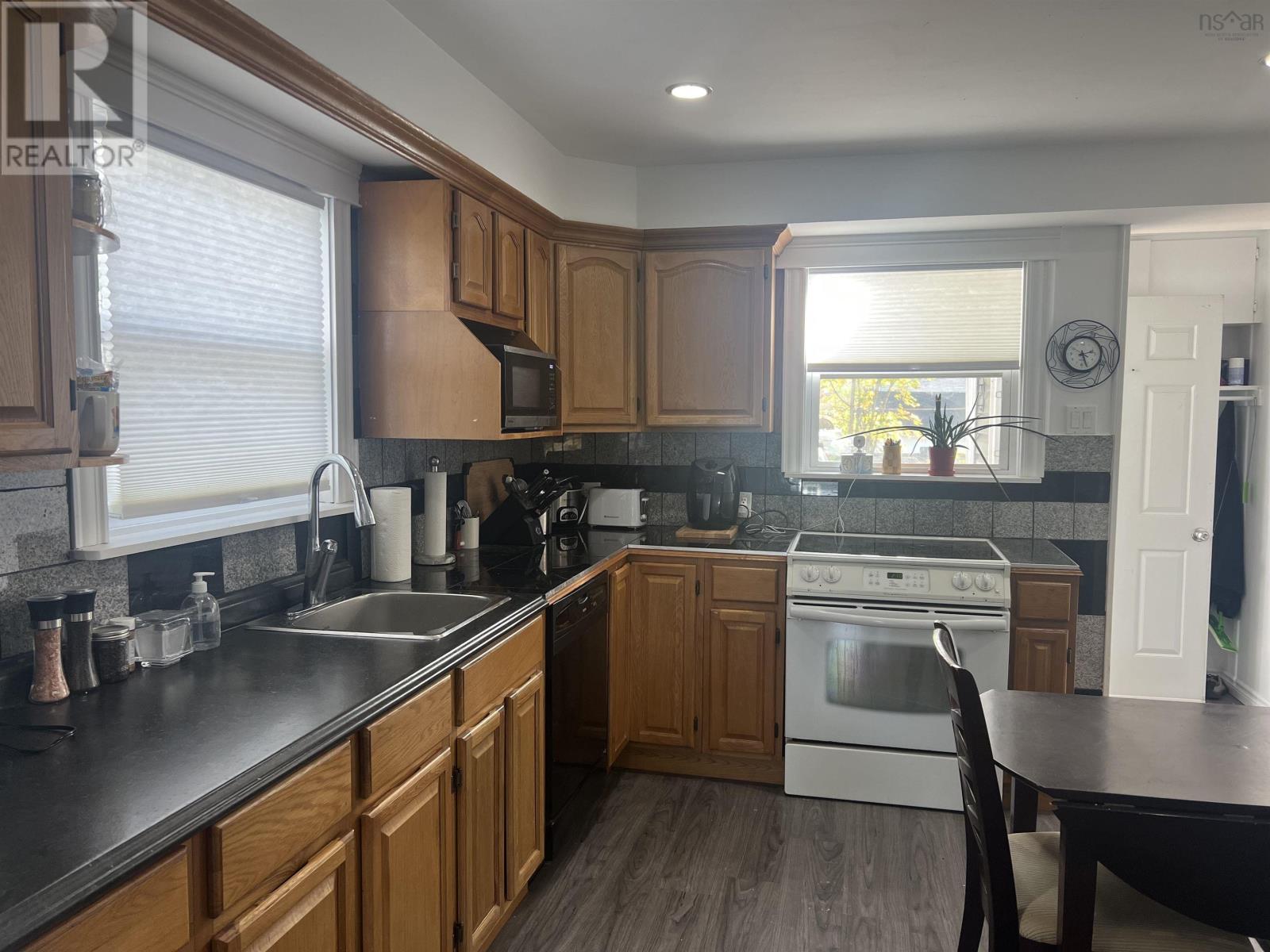 430 Robie Street, Truro, Nova Scotia  B2N 1M2 - Photo 4 - 202525837