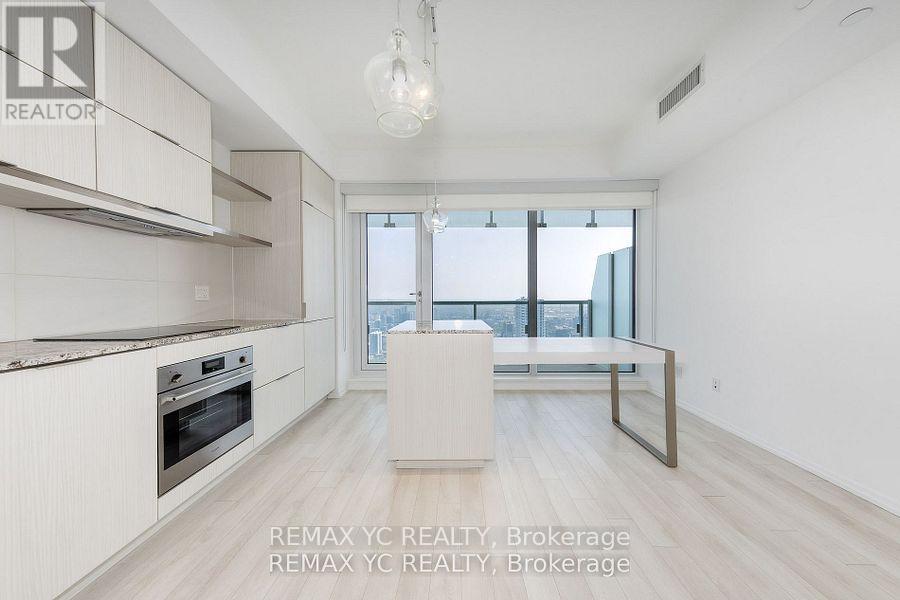 5104 - 197 Yonge Street, Toronto, Ontario  M5B 1M4 - Photo 4 - C12523488