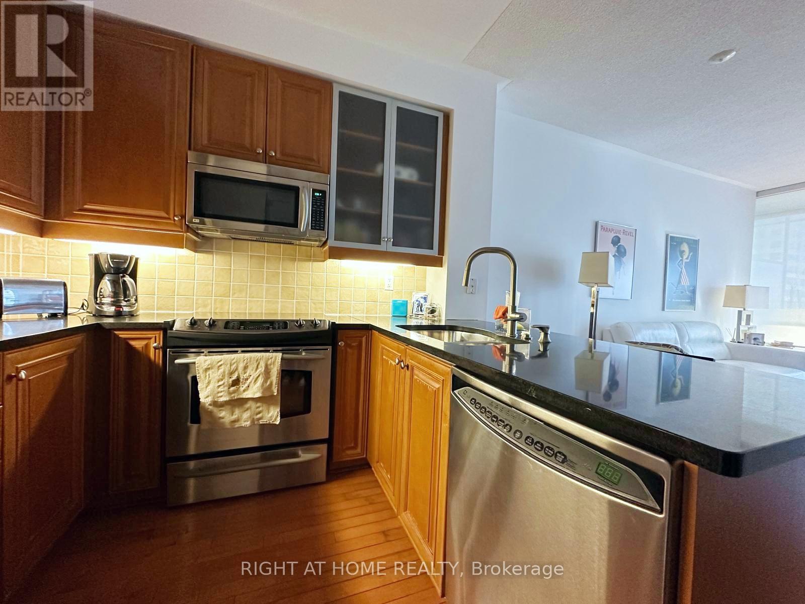 1904 - 18 Yorkville Avenue, Toronto, Ontario  M4W 3Y8 - Photo 12 - C12523514