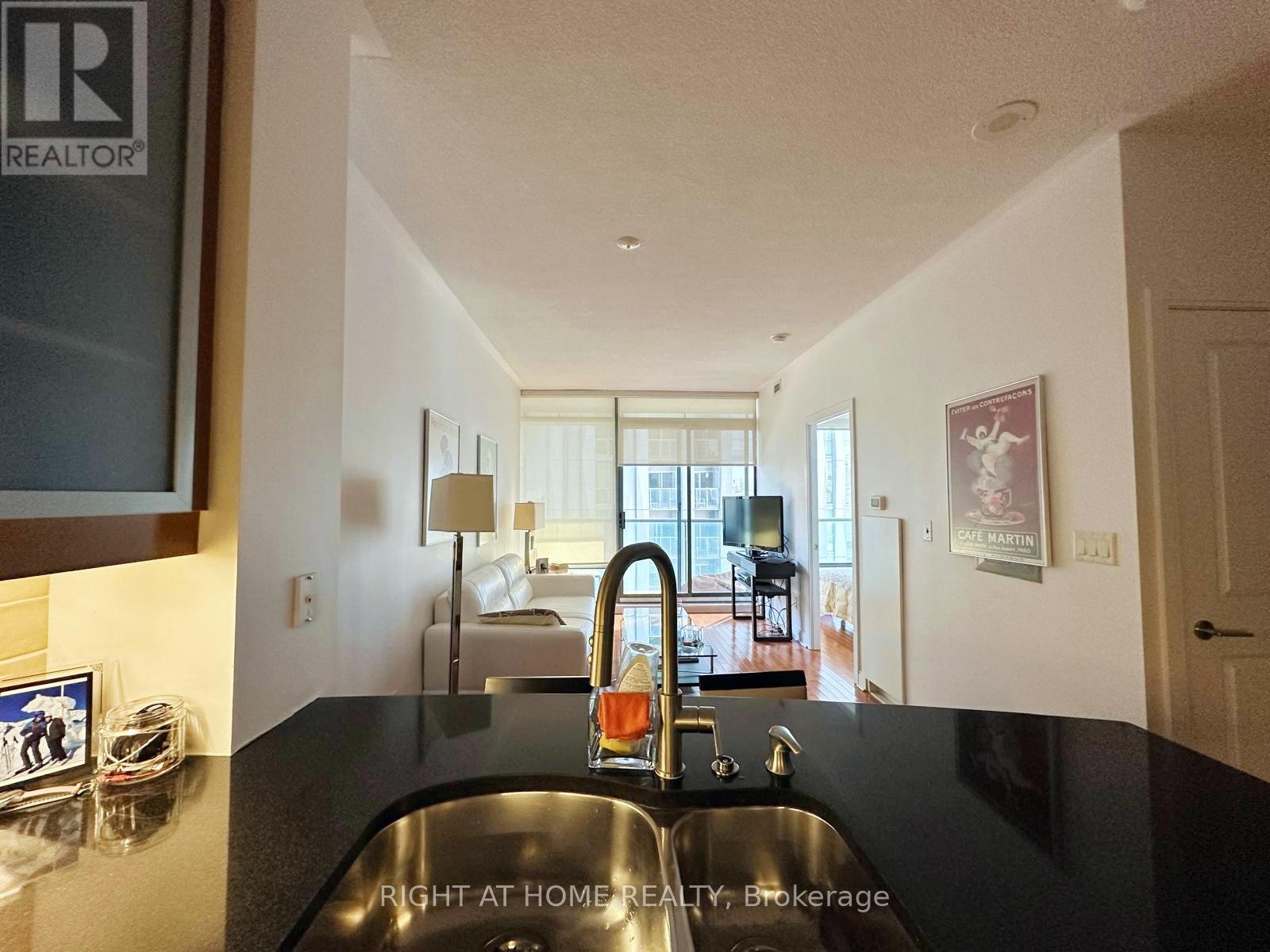 1904 - 18 Yorkville Avenue, Toronto, Ontario  M4W 3Y8 - Photo 13 - C12523514