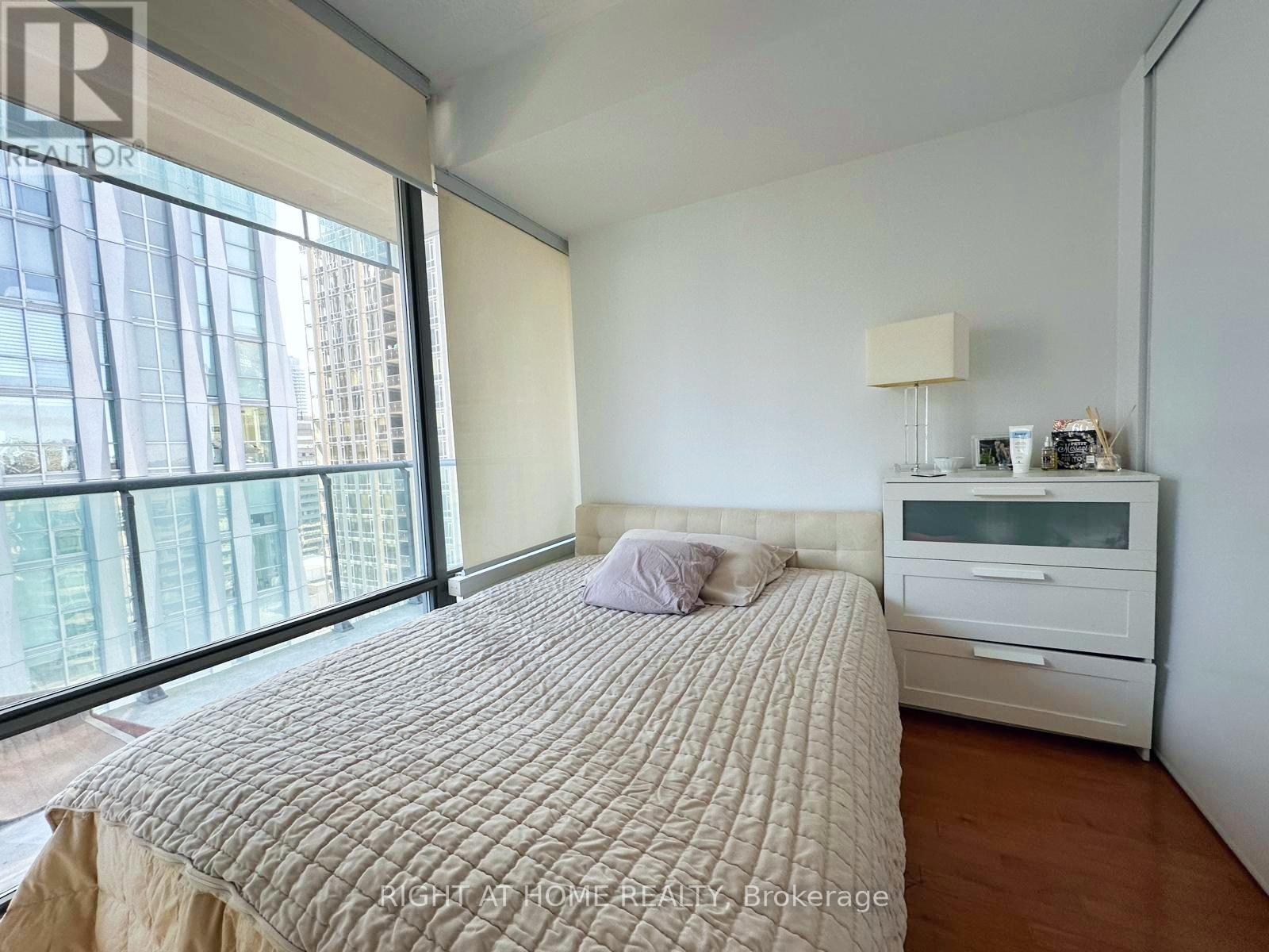 1904 - 18 Yorkville Avenue, Toronto, Ontario  M4W 3Y8 - Photo 7 - C12523514