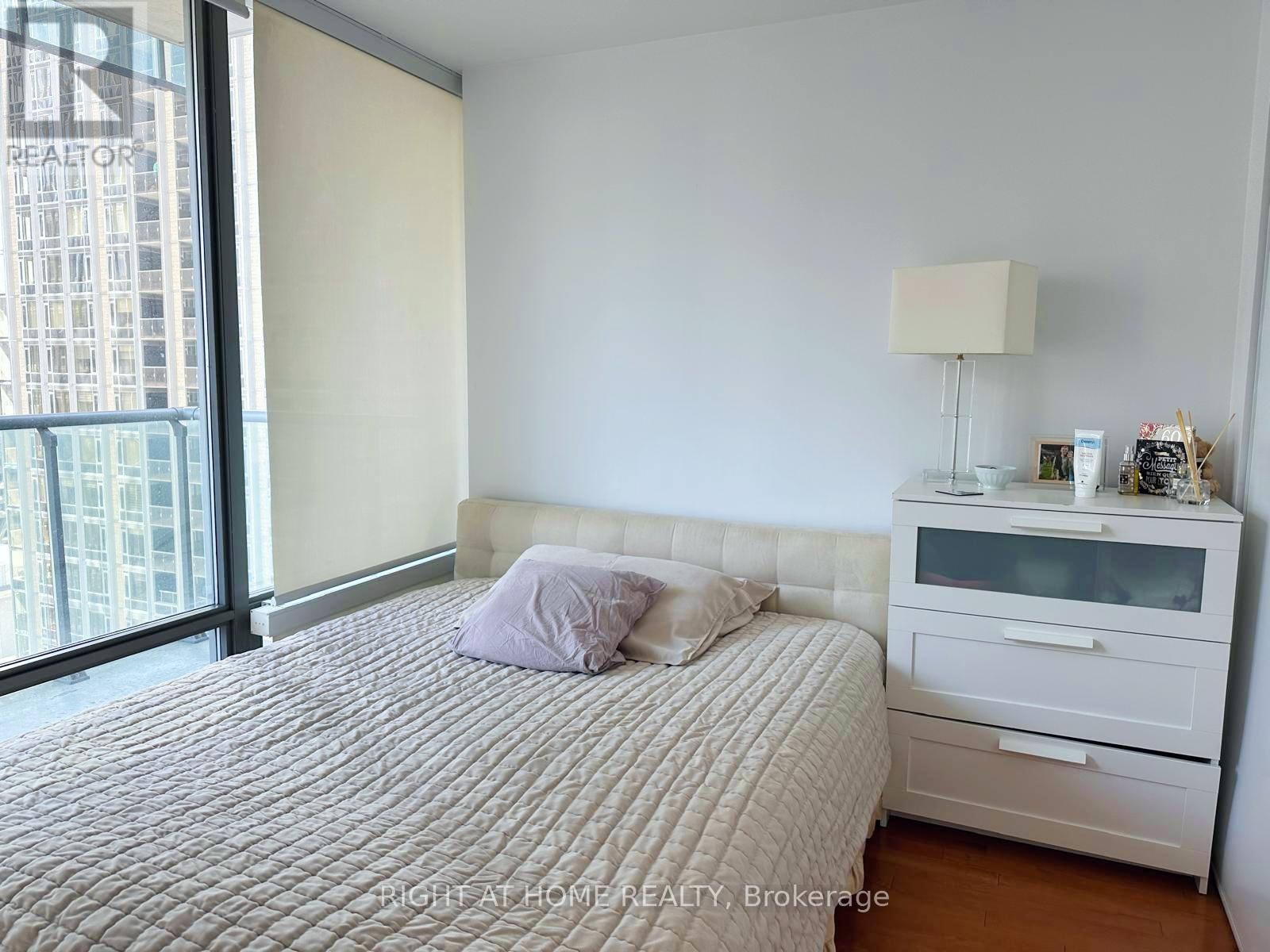 1904 - 18 Yorkville Avenue, Toronto, Ontario  M4W 3Y8 - Photo 9 - C12523514