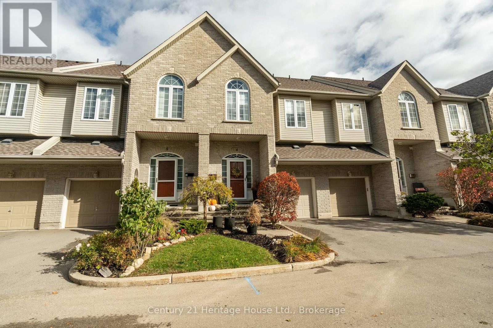 6 - 460 Woolwich Street, Waterloo, Ontario  N2K 4G8 - Photo 1 - X12523602