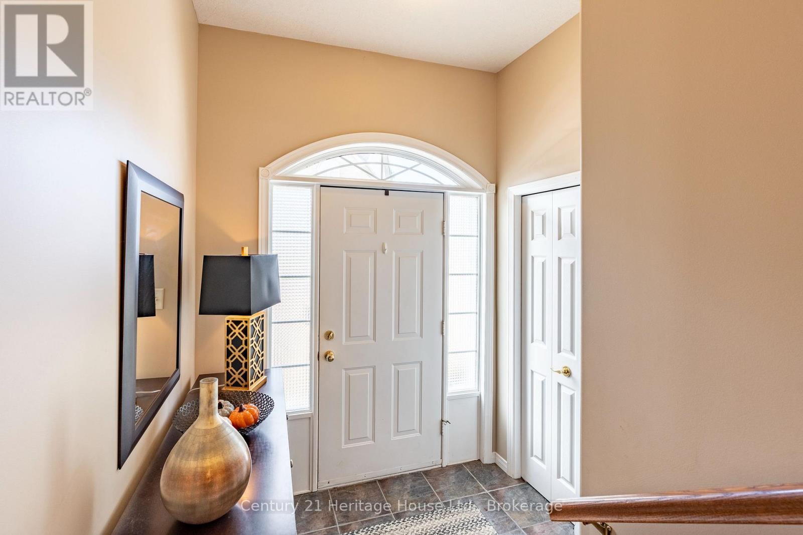 6 - 460 Woolwich Street, Waterloo, Ontario  N2K 4G8 - Photo 5 - X12523602