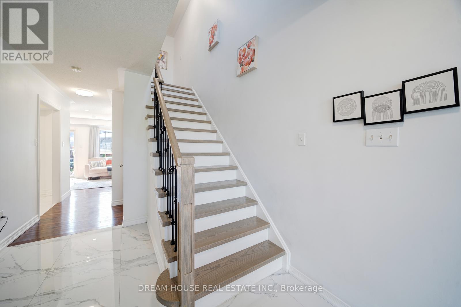 417 King Street E, East Gwillimbury (Mt Albert), Ontario  L0G 1M0 - Photo 4 - N12523462