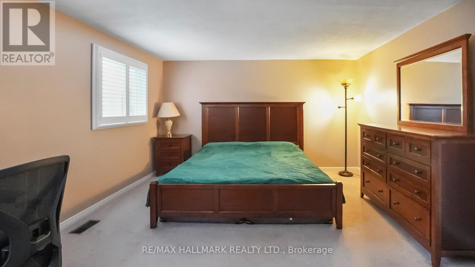 22 Avondale Crescent, Aurora, Ontario  L4G 3P6 - Photo 19 - N12523544