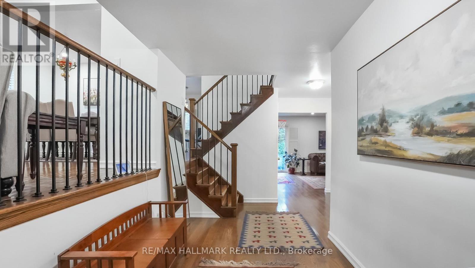 22 Avondale Crescent, Aurora, Ontario  L4G 3P6 - Photo 3 - N12523544