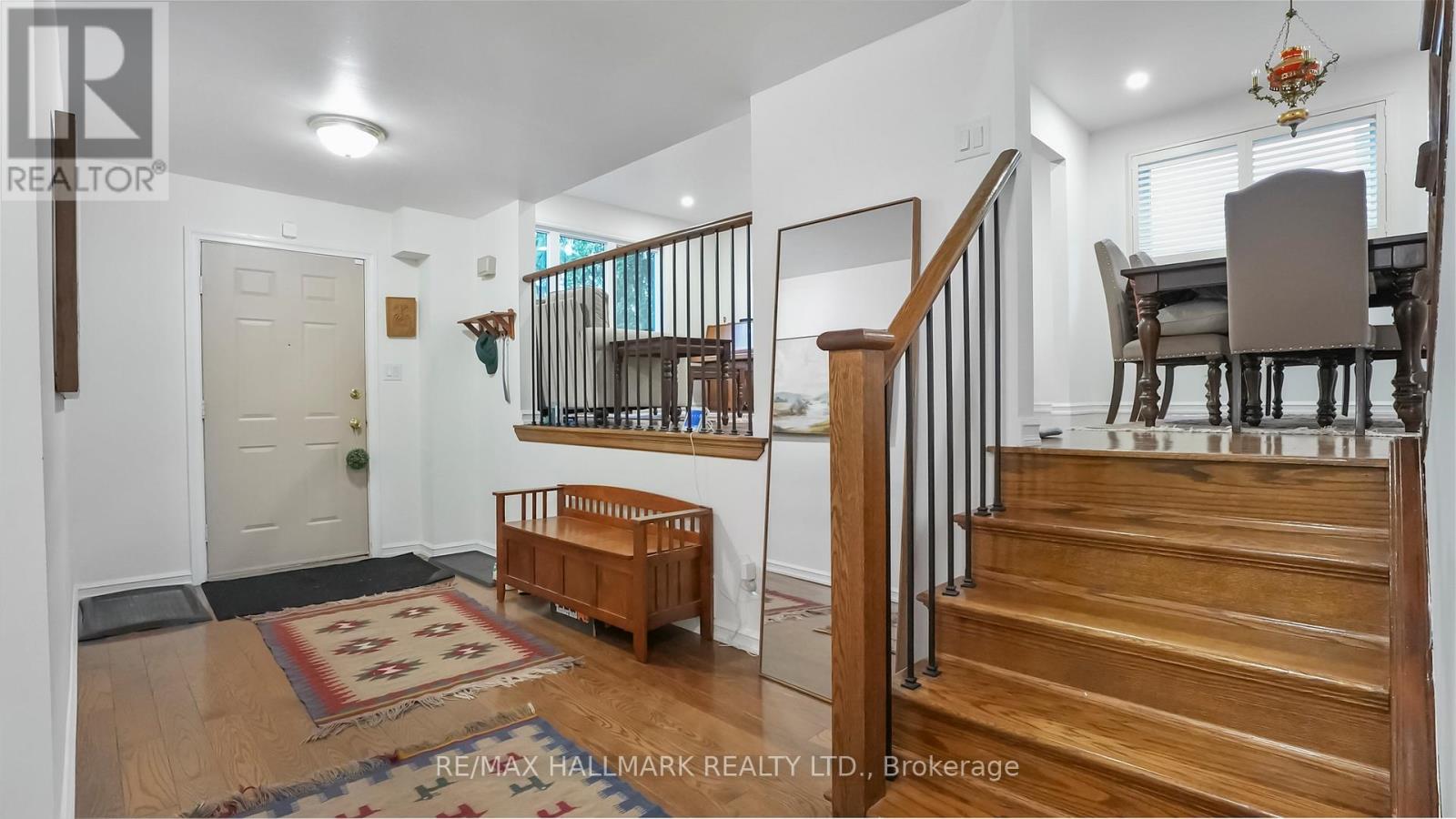 22 Avondale Crescent, Aurora, Ontario  L4G 3P6 - Photo 4 - N12523544