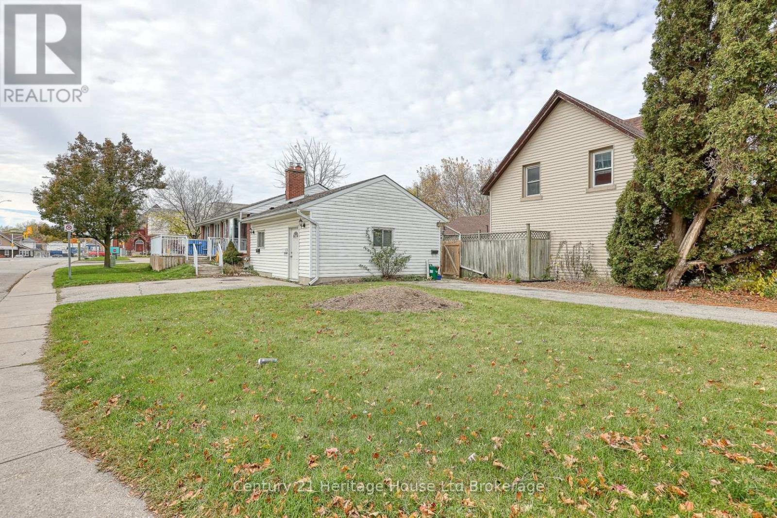 719 Peel Street, Woodstock, Ontario N4S 1L5 - Photo 47 - X12523092