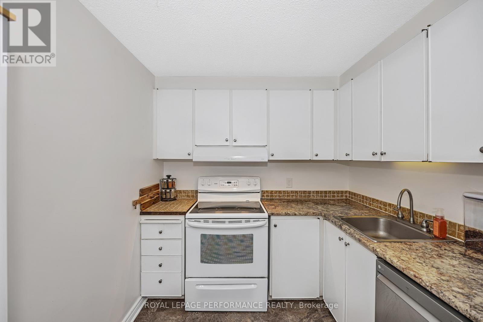 308 - 415 Greenview Avenue, Ottawa, Ontario K2B 8G5 - Photo 13 - X12523742