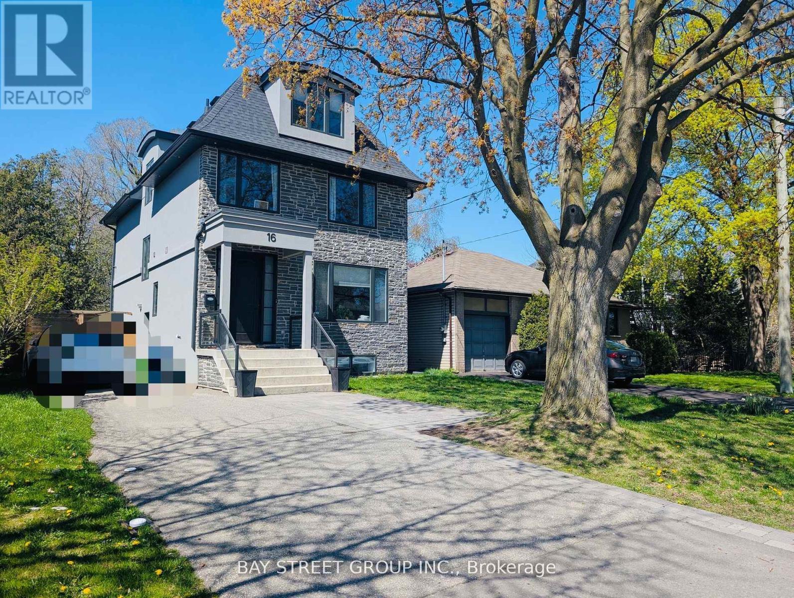 UPPER - 16 ENFIELD AVENUE, Toronto, Ontario