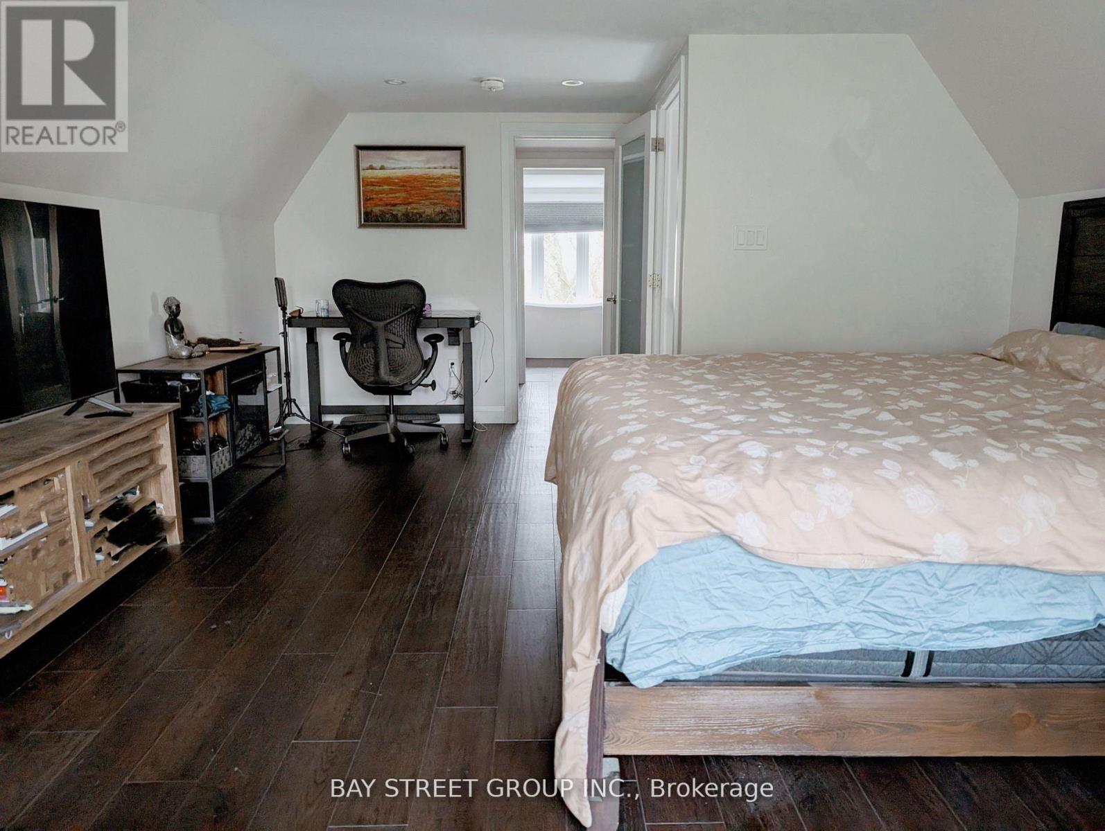 Upper - 16 Enfield Avenue, Toronto (Alderwood), Ontario  M8W 1T8 - Photo 16 - W12523466