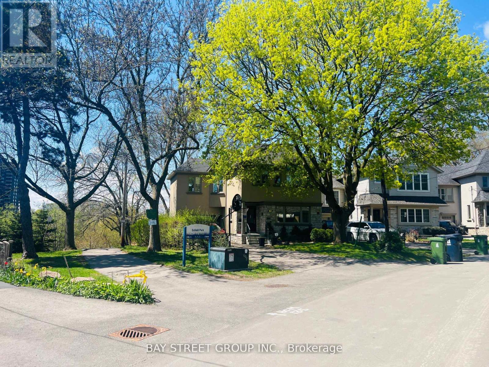 Upper - 16 Enfield Avenue, Toronto (Alderwood), Ontario  M8W 1T8 - Photo 21 - W12523466