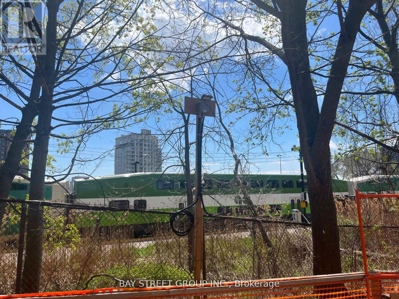 Upper - 16 Enfield Avenue, Toronto (Alderwood), Ontario  M8W 1T8 - Photo 29 - W12523466