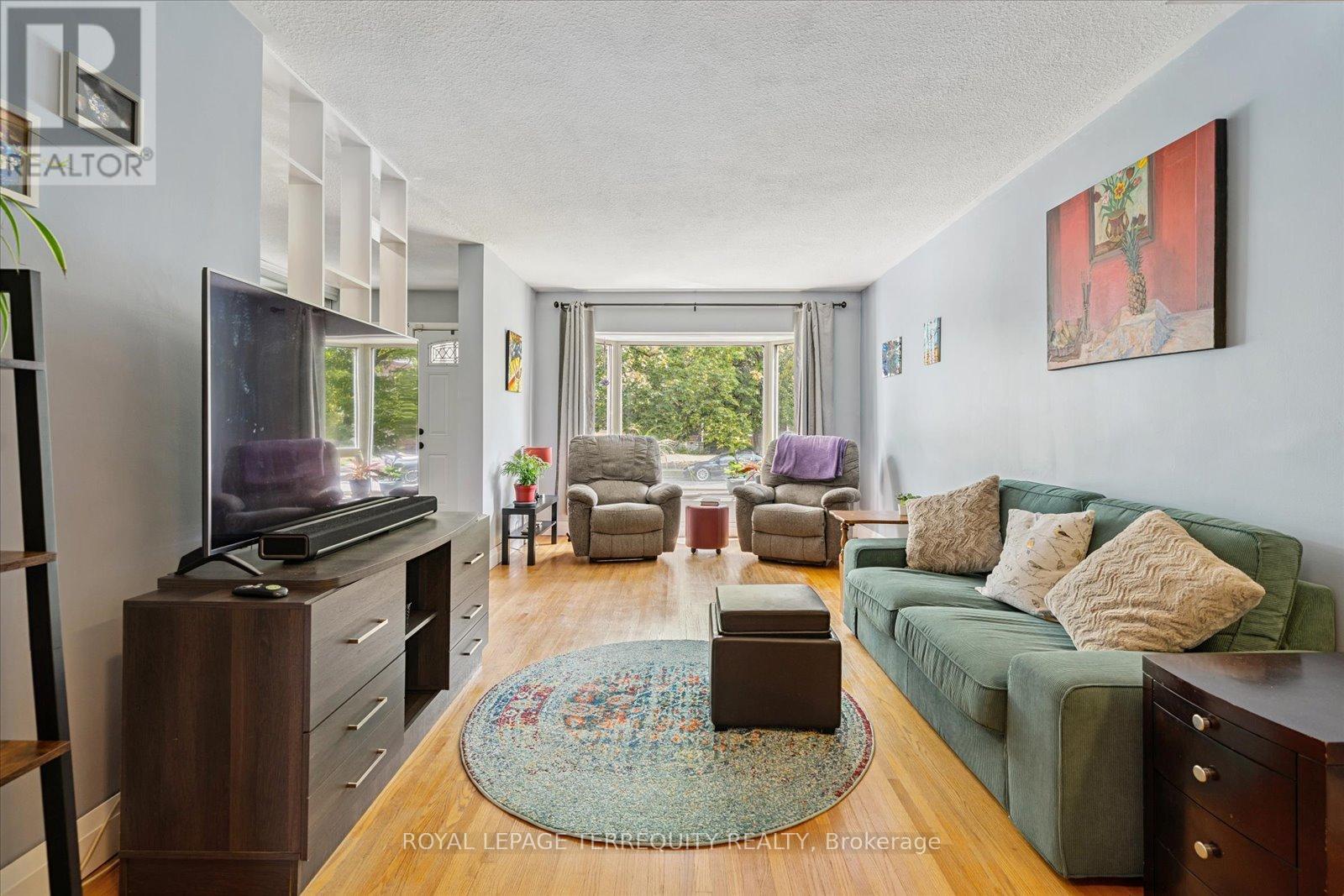 1201 Kingsholm Drive, Mississauga, Ontario  L4Y 2H1 - Photo 8 - W12523478