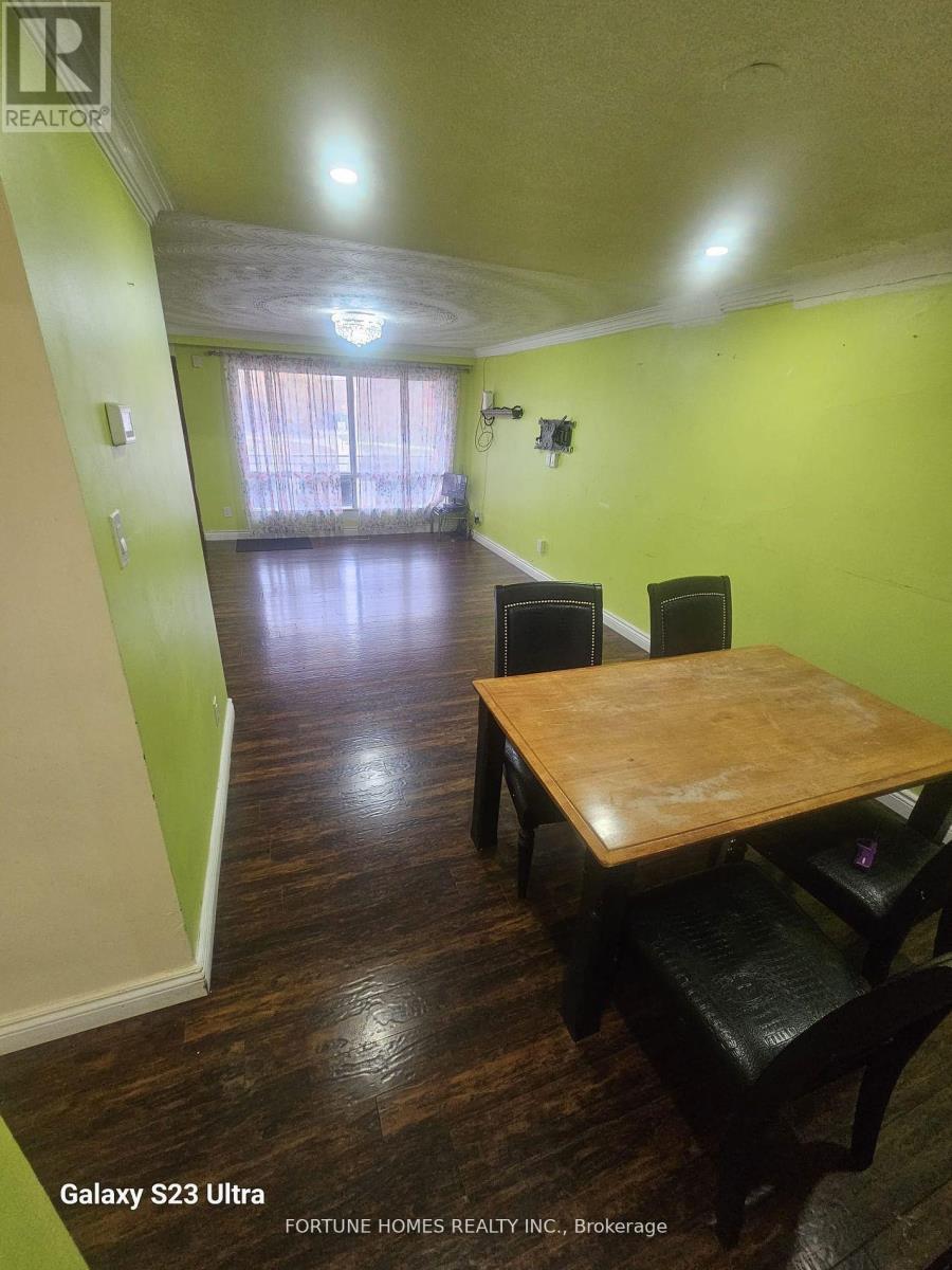 3136 Morning Star Drive, Mississauga, Ontario  L4T 1X4 - Photo 11 - W12523518