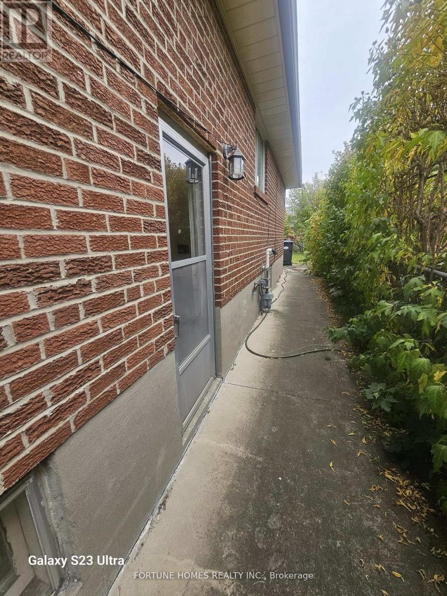 3136 Morning Star Drive, Mississauga, Ontario  L4T 1X4 - Photo 14 - W12523518