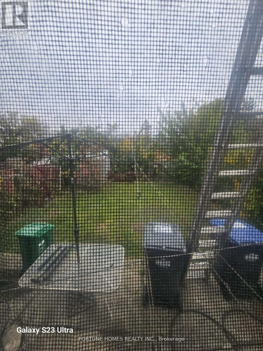 3136 Morning Star Drive, Mississauga, Ontario  L4T 1X4 - Photo 2 - W12523518