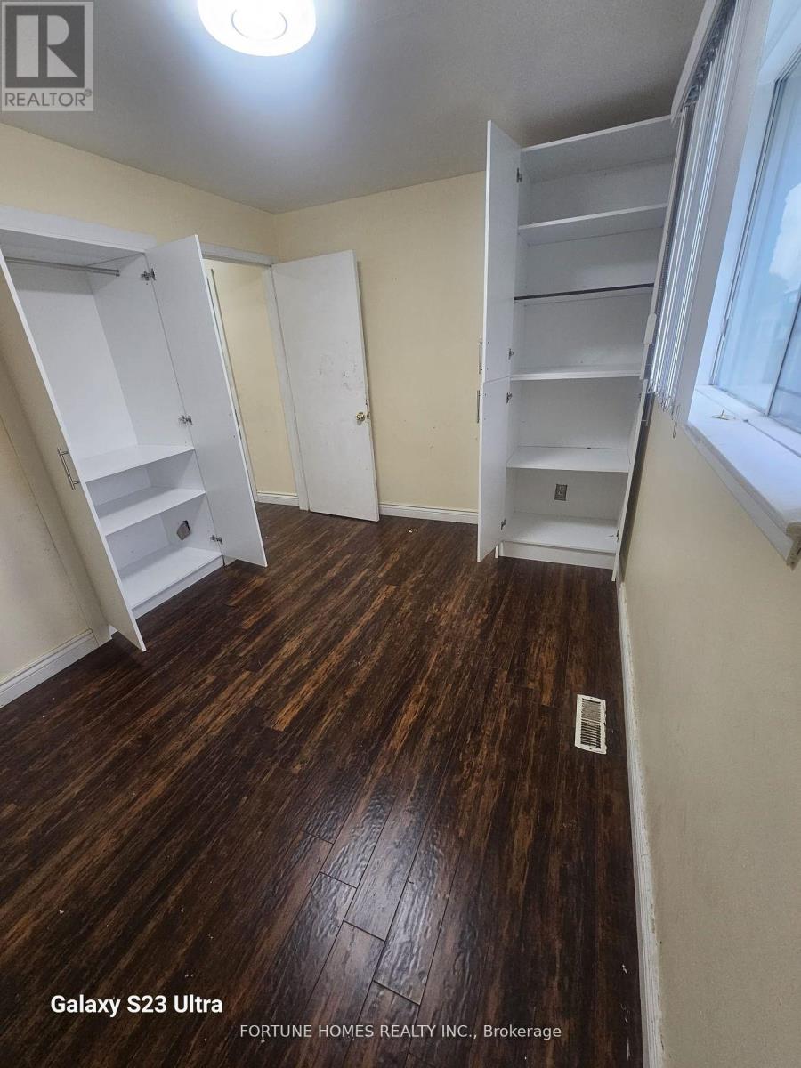 3136 Morning Star Drive, Mississauga, Ontario  L4T 1X4 - Photo 3 - W12523518