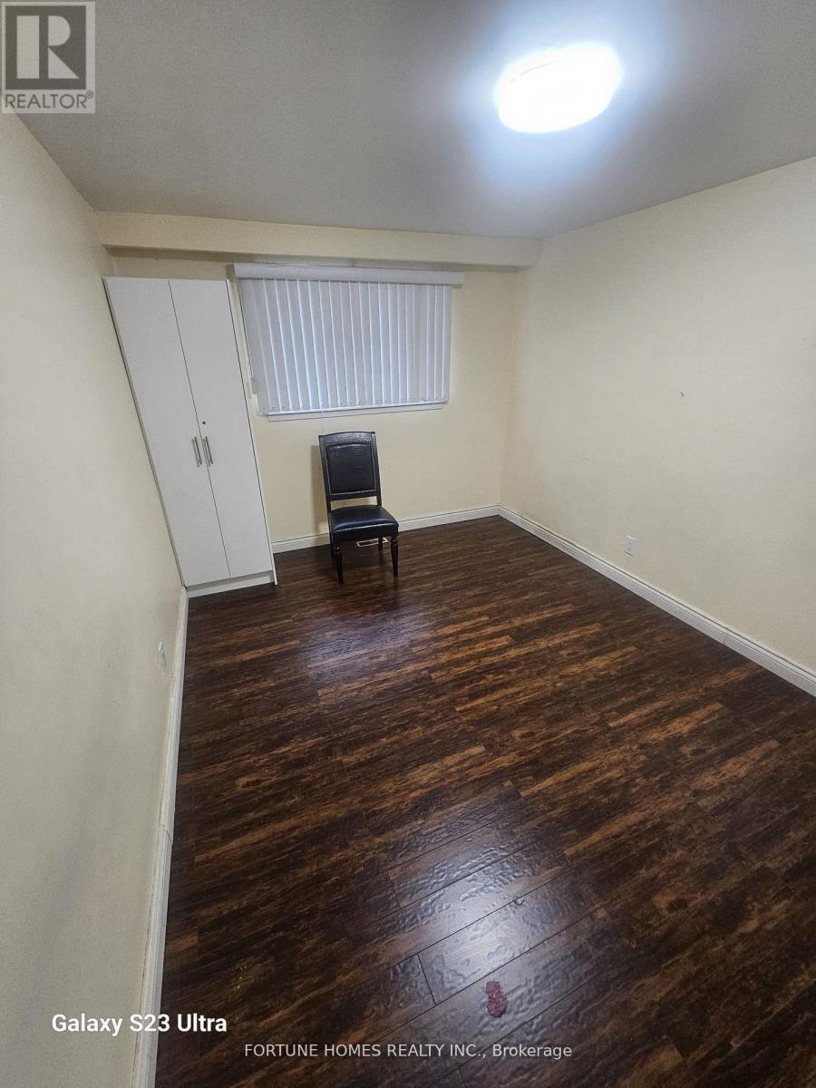 3136 Morning Star Drive, Mississauga, Ontario  L4T 1X4 - Photo 4 - W12523518