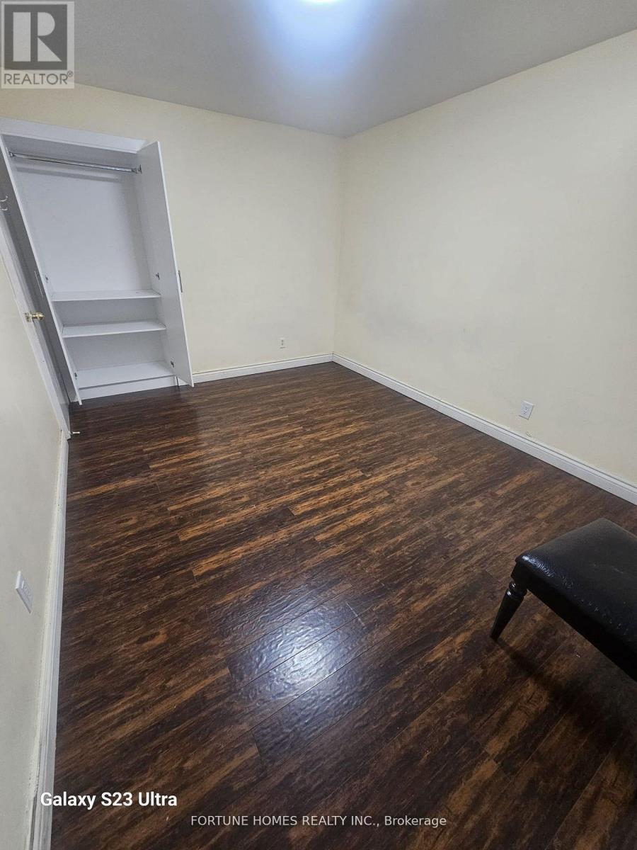 3136 Morning Star Drive, Mississauga, Ontario  L4T 1X4 - Photo 5 - W12523518