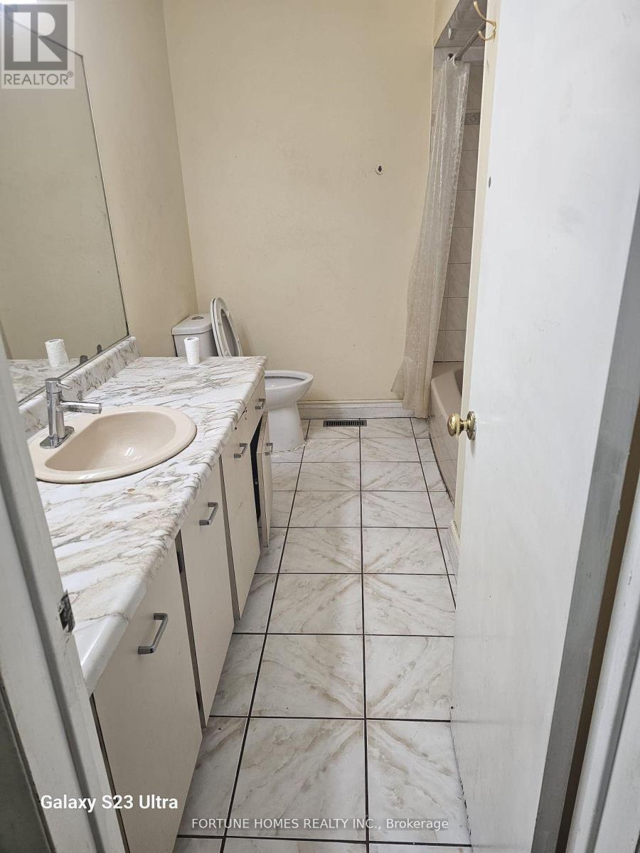 3136 Morning Star Drive, Mississauga, Ontario  L4T 1X4 - Photo 8 - W12523518