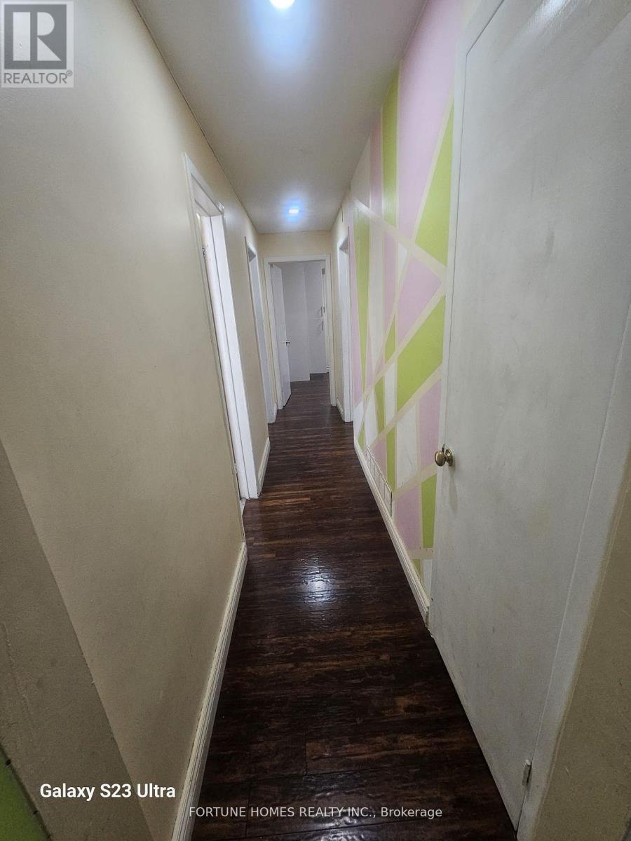 3136 Morning Star Drive, Mississauga, Ontario  L4T 1X4 - Photo 9 - W12523518