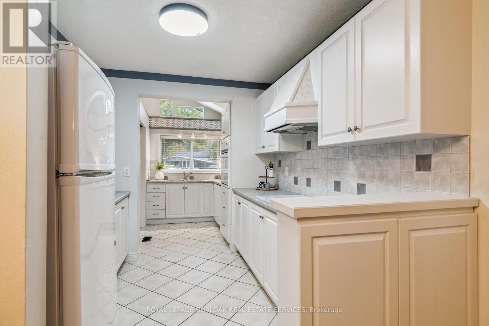 532 Elwood Road, Burlington, Ontario  L7M 3C7 - Photo 12 - W12523538