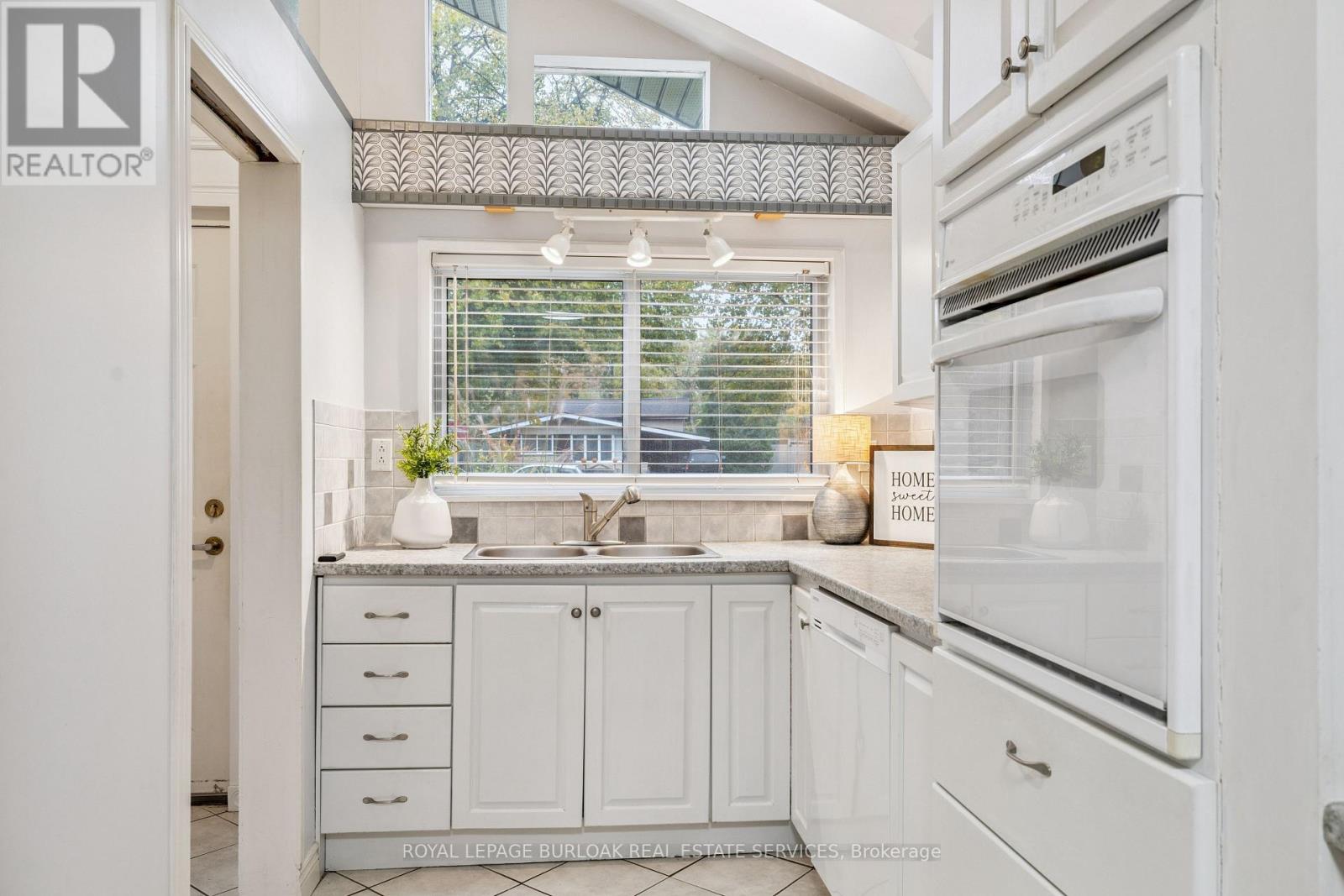 532 Elwood Road, Burlington, Ontario  L7M 3C7 - Photo 15 - W12523538