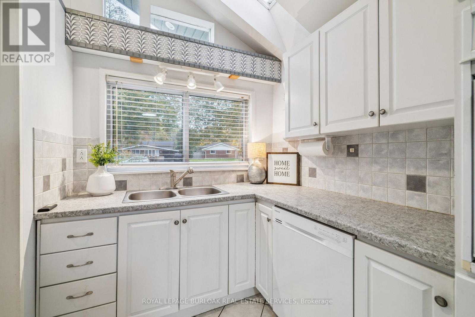 532 Elwood Road, Burlington, Ontario  L7M 3C7 - Photo 16 - W12523538