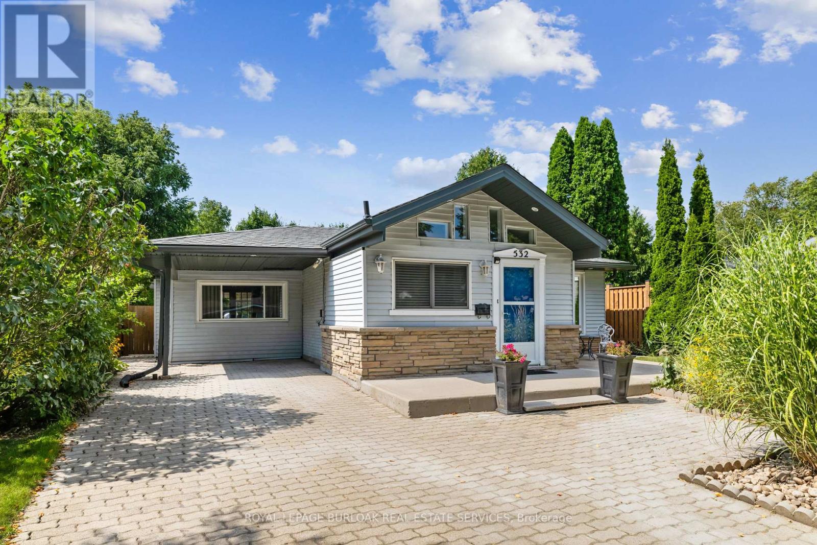 532 Elwood Road, Burlington, Ontario  L7M 3C7 - Photo 2 - W12523538