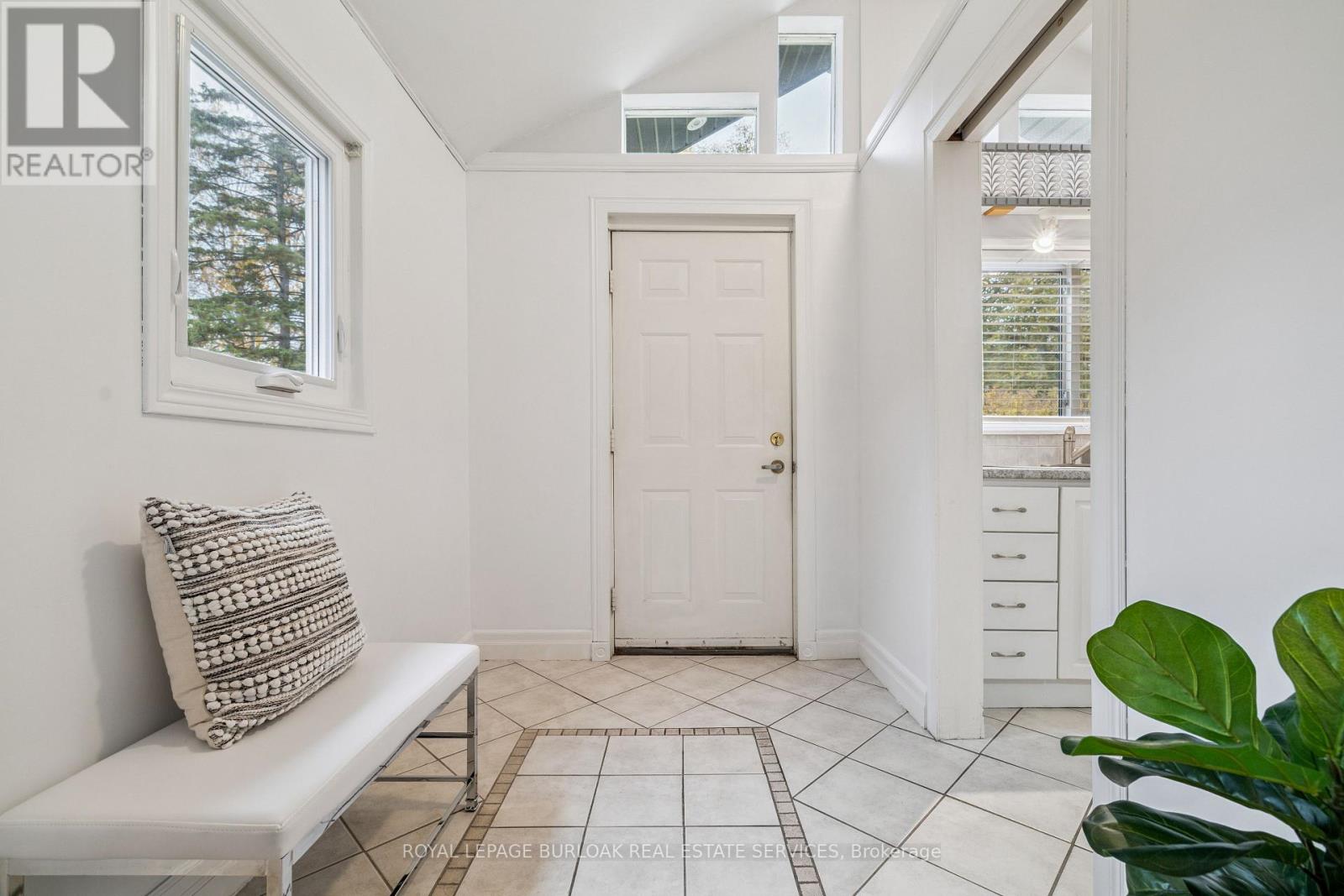 532 Elwood Road, Burlington, Ontario  L7M 3C7 - Photo 5 - W12523538