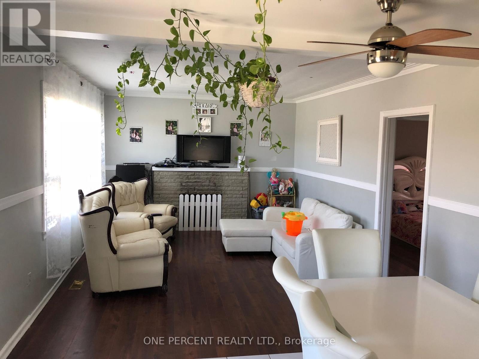 3417 Palgrave Road, Mississauga, Ontario L5B 1V9 - Photo 5 - W12523588