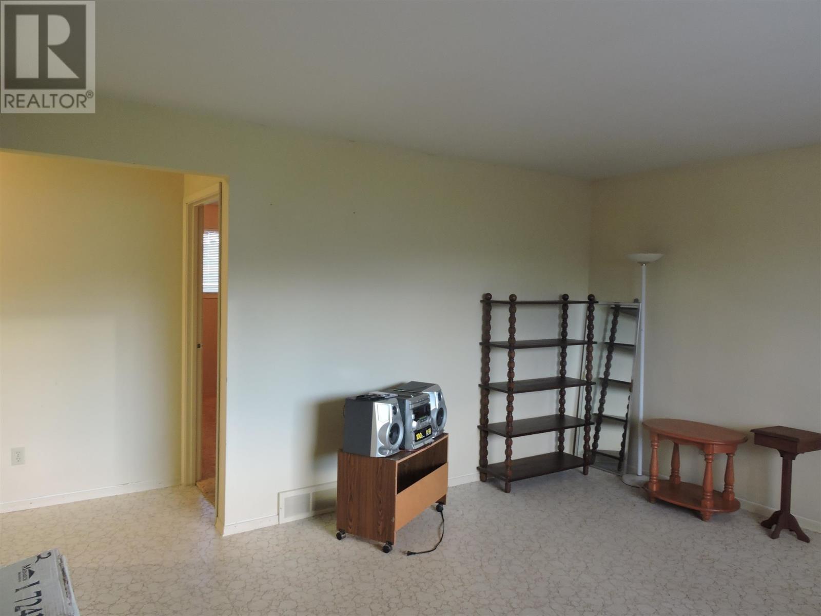 63 Dauphin Dr, Sault Se. Marie, Ontario P6A 5E9 - Photo 6 - SM253204