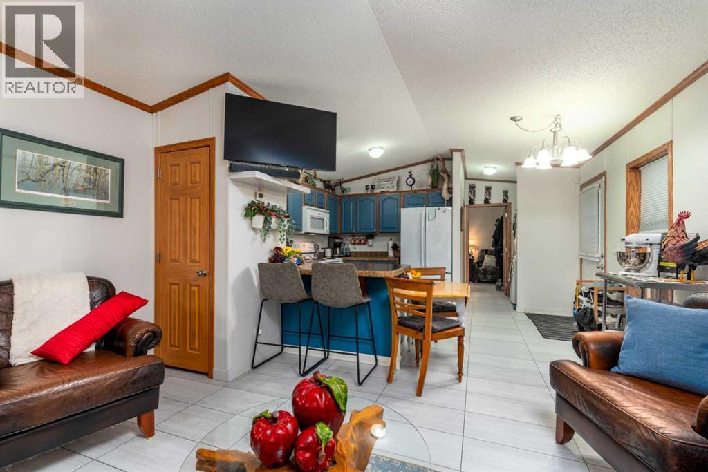 207 2 Street E, Lashburn, Saskatchewan  S0M 1H0 - Photo 4 - A2269067