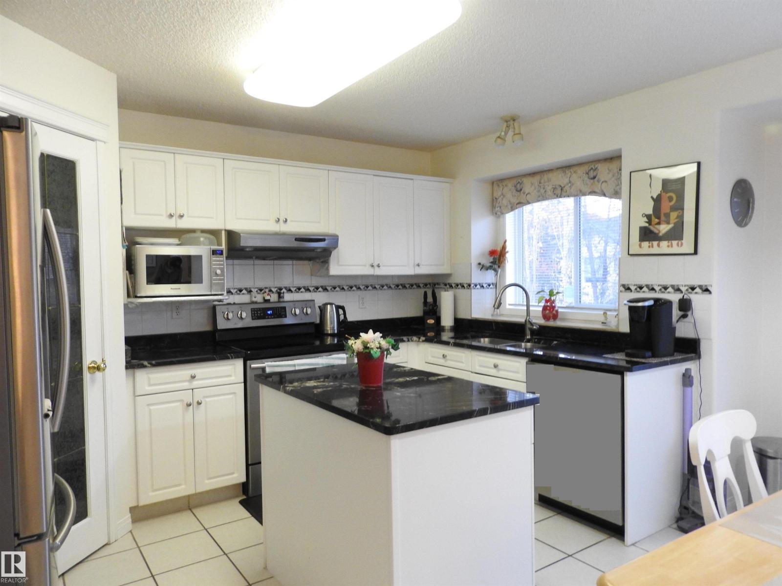 1171 Carter Crest Rd Nw, Edmonton, Alberta  T6R 2L8 - Photo 3 - E4464691