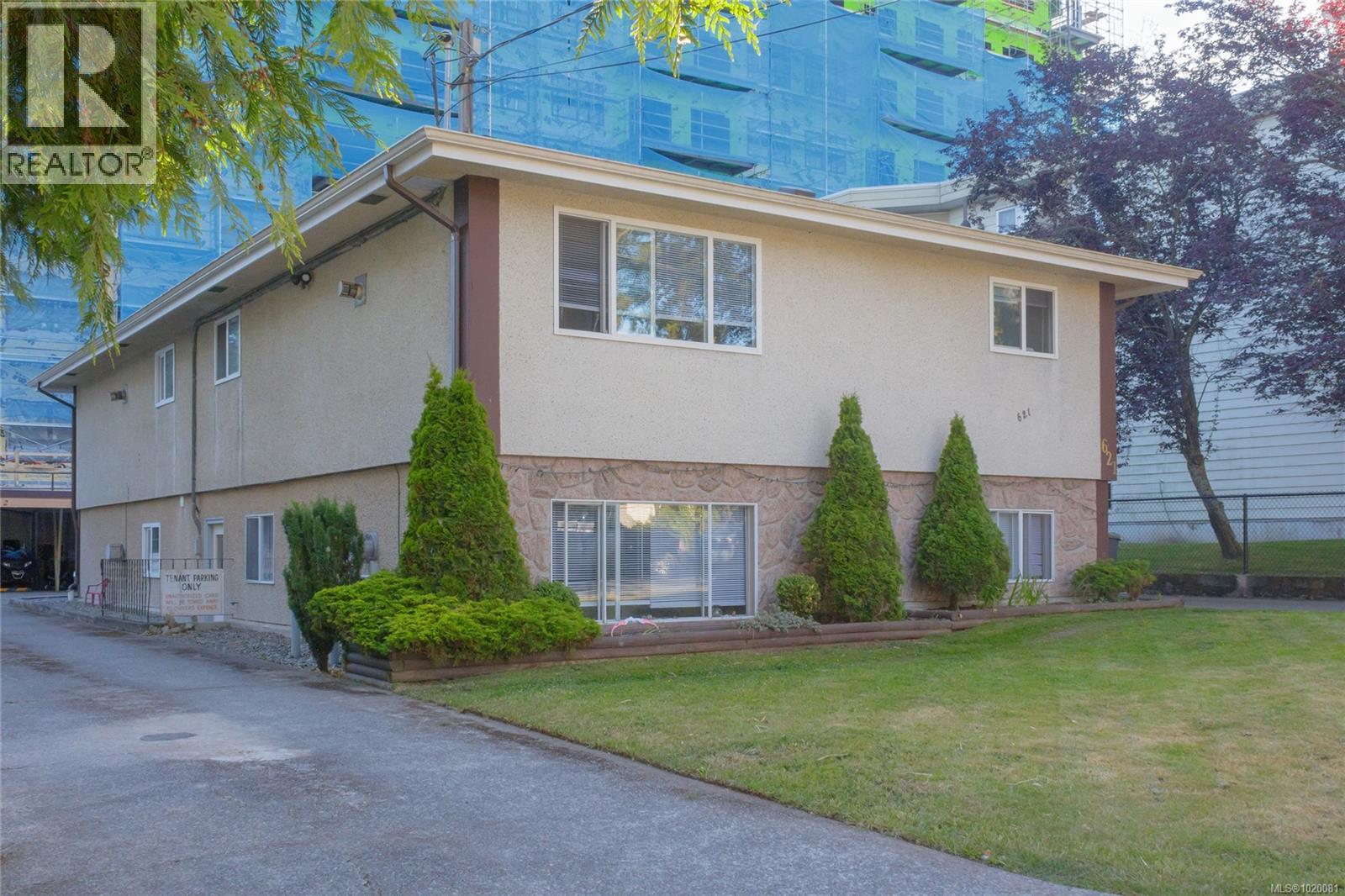 621 Constance Ave, Esquimalt, British Columbia  V9A 6N8 - Photo 2 - 1020081